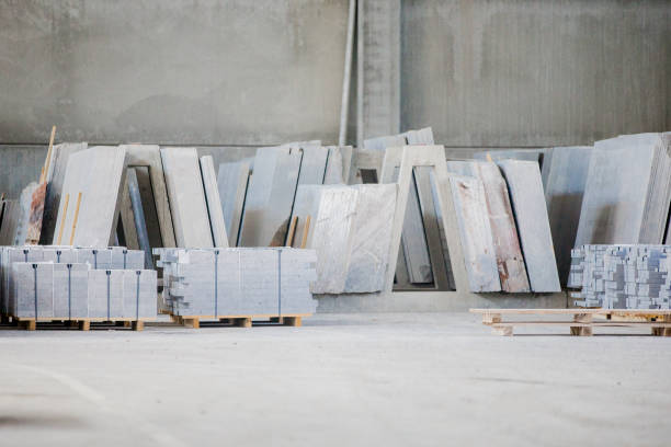 Magazzino industriale con sfridi materiali non utilizzati